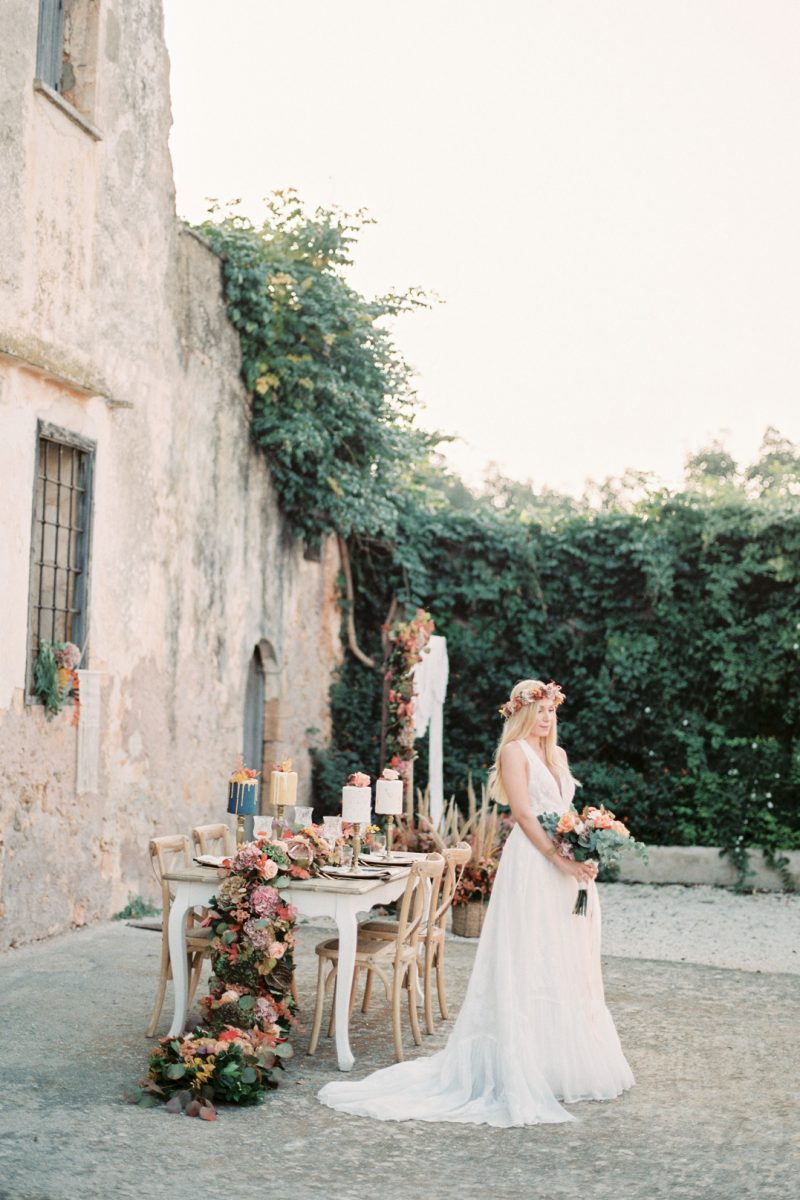 Colourful late summer wedding inspiration in Crete island on Fuj