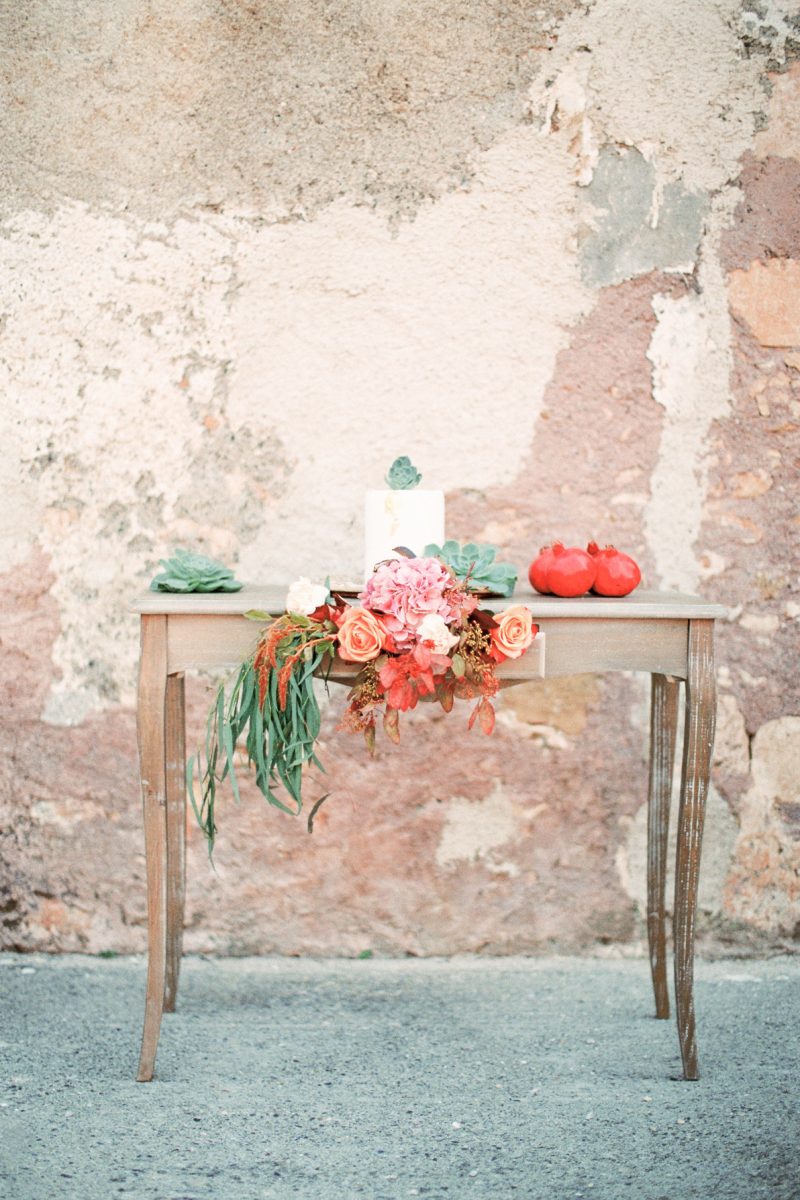 Colourful late summer wedding inspiration in Crete island on Fuj