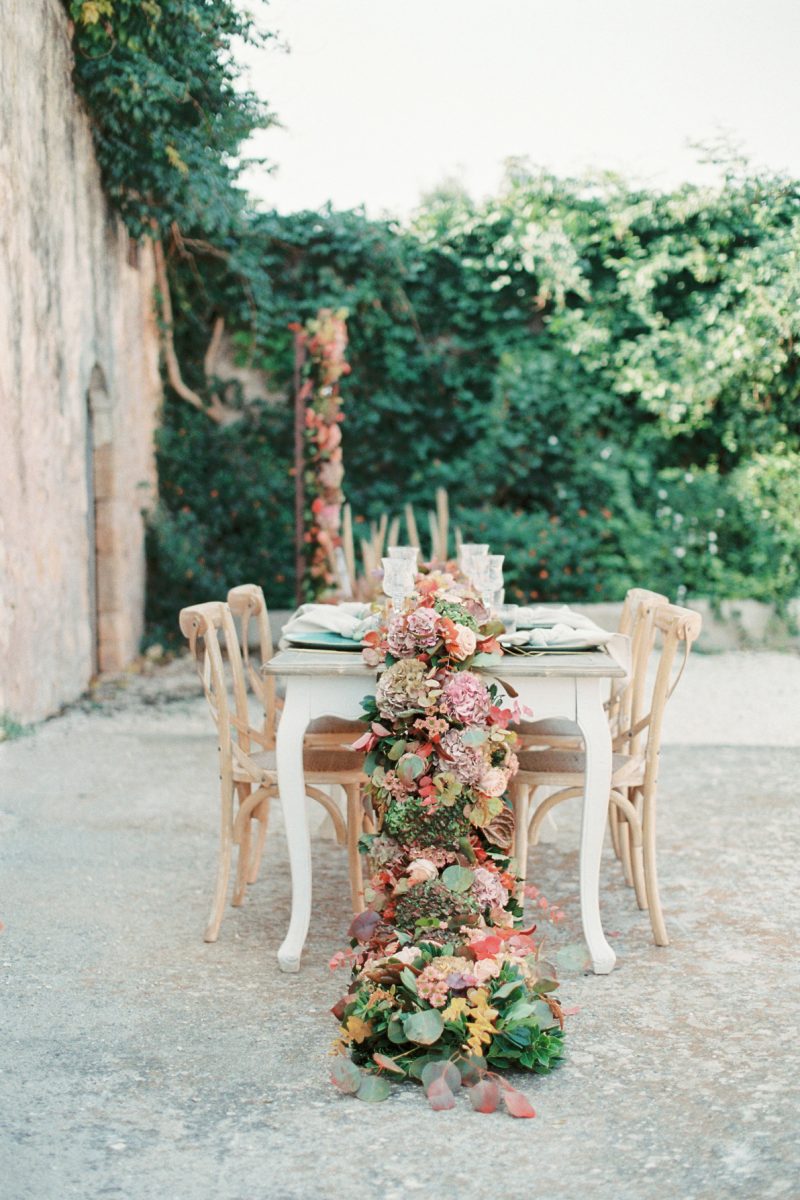 Colourful late summer wedding inspiration in Crete island on Fuj