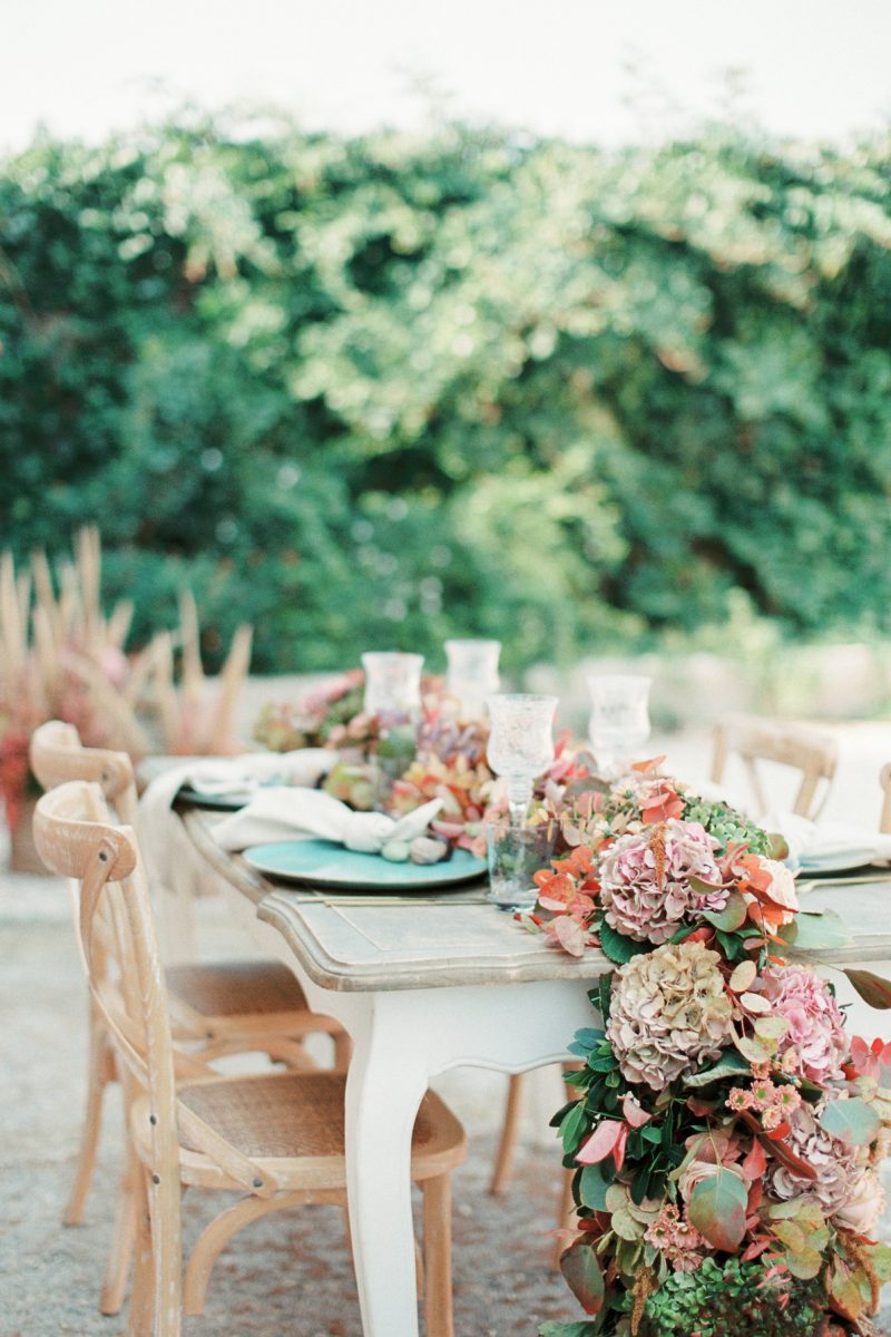 Colourful late summer wedding inspiration in Crete island on Fuj