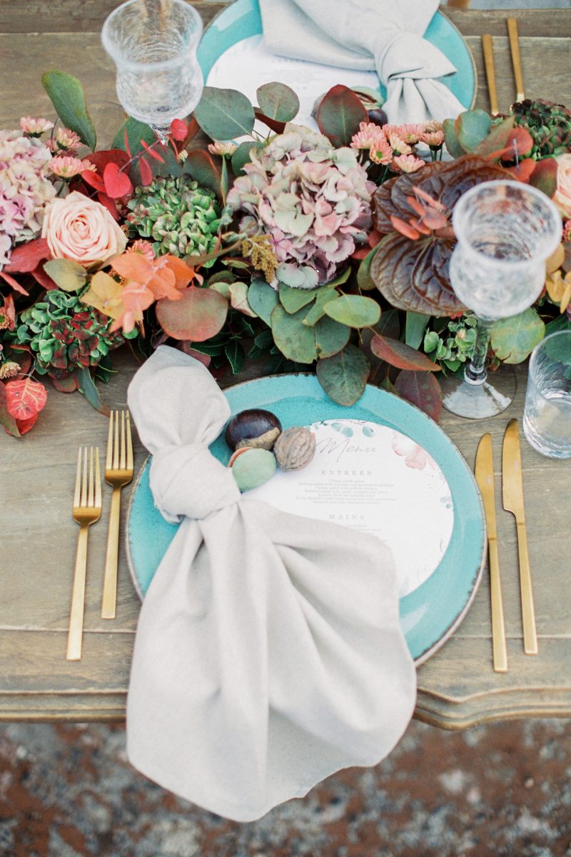 Colourful late summer wedding inspiration in Crete island on Fuj