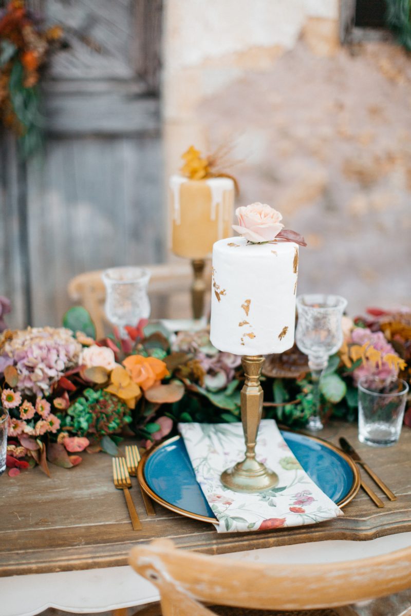 Colourful late summer wedding inspiration in Crete island on Fuj